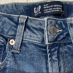 Gap jeans. Never worn. Size 27.